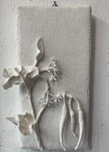 « Les haricognitifs » Drap ancien, laine, perles Olivia Ferrand 02/2021
