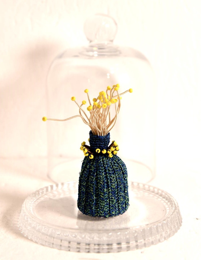 « ZAPL26 – le concombre rageux » - Crochet, broderie perles - Olivia Ferrand 03/2021 - Prix 115 €
